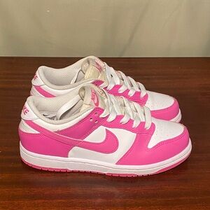 Nike Dunk Low White Laser Fuchsia size 1Y